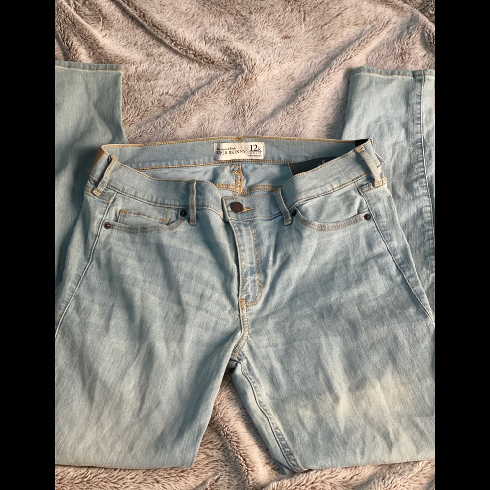 Abercrombie & Fitch light wash super skinny jeans